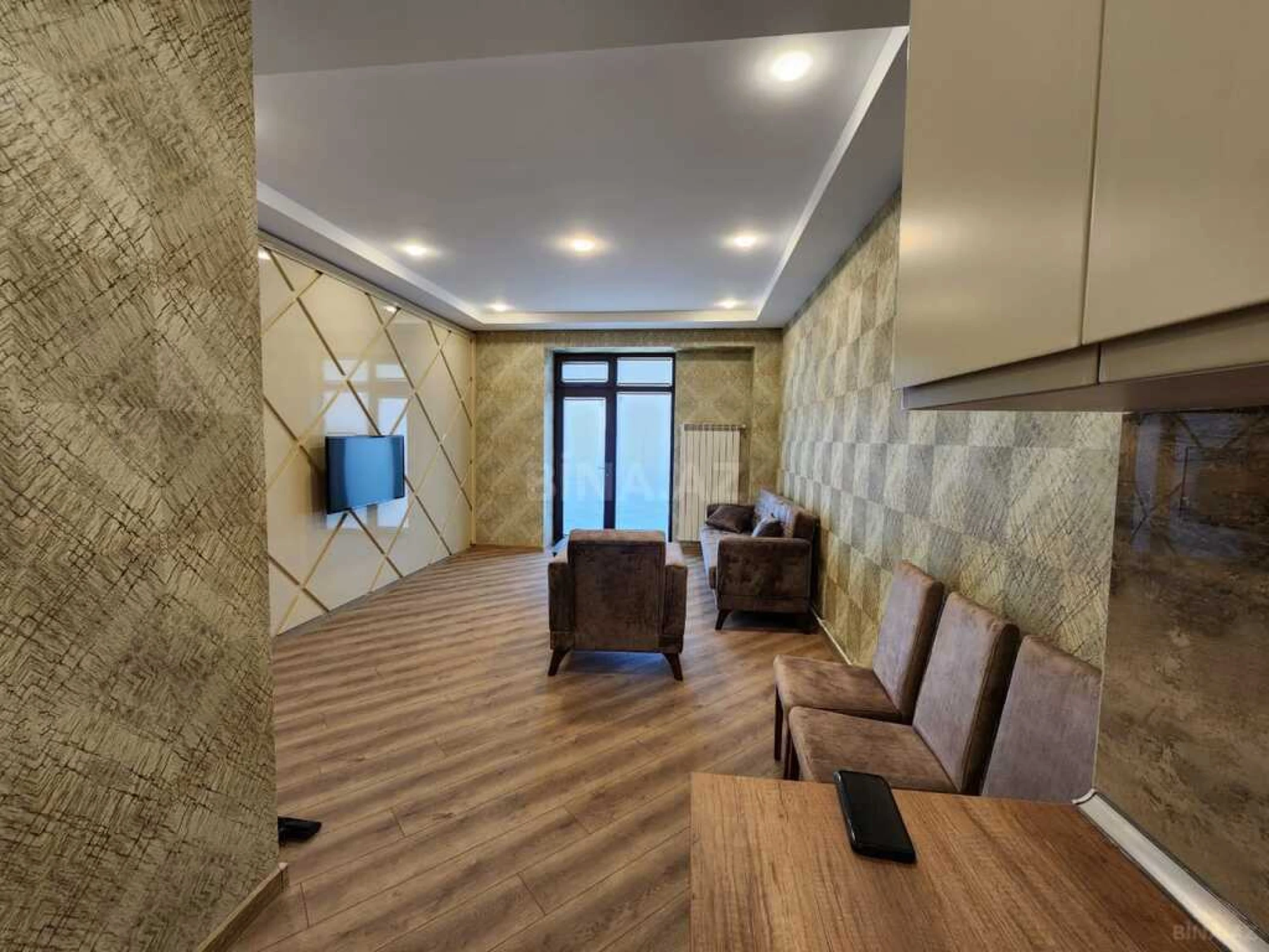 Kirayə verilir 2 otaqlı mənzil 65 m²