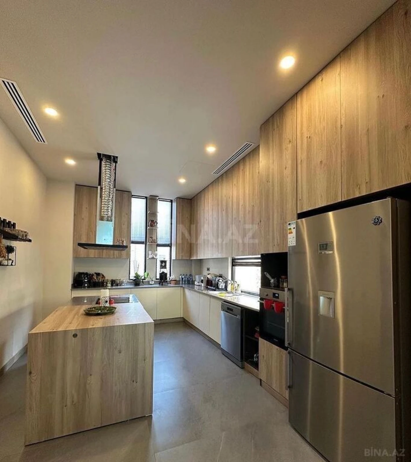 Kirayə verilir 6 otaqlı həyət evi 400 m²