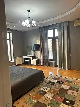 Satılır 4 otaqlı mənzil 235.5 m²