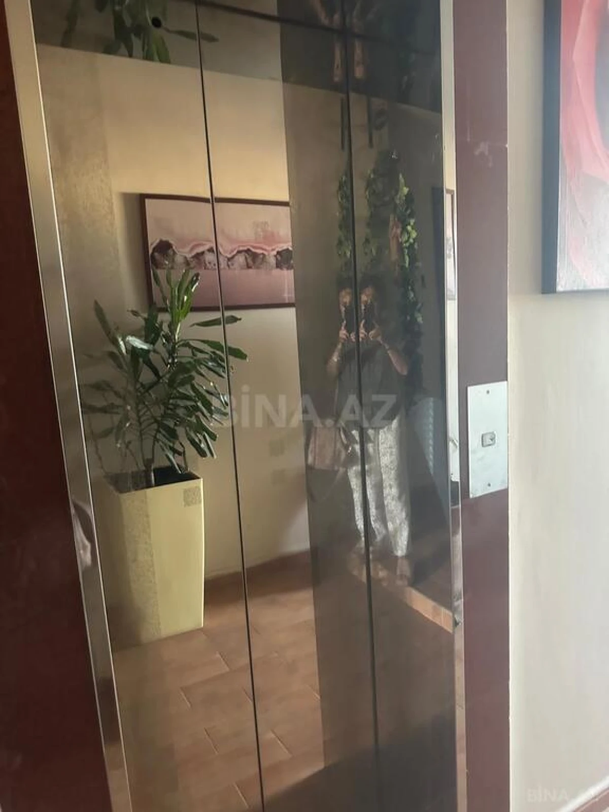 Satılır 4 otaqlı mənzil 235.5 m²