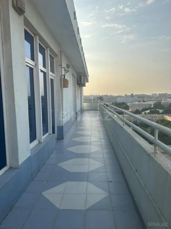 Satılır 4 otaqlı mənzil 235.5 m²