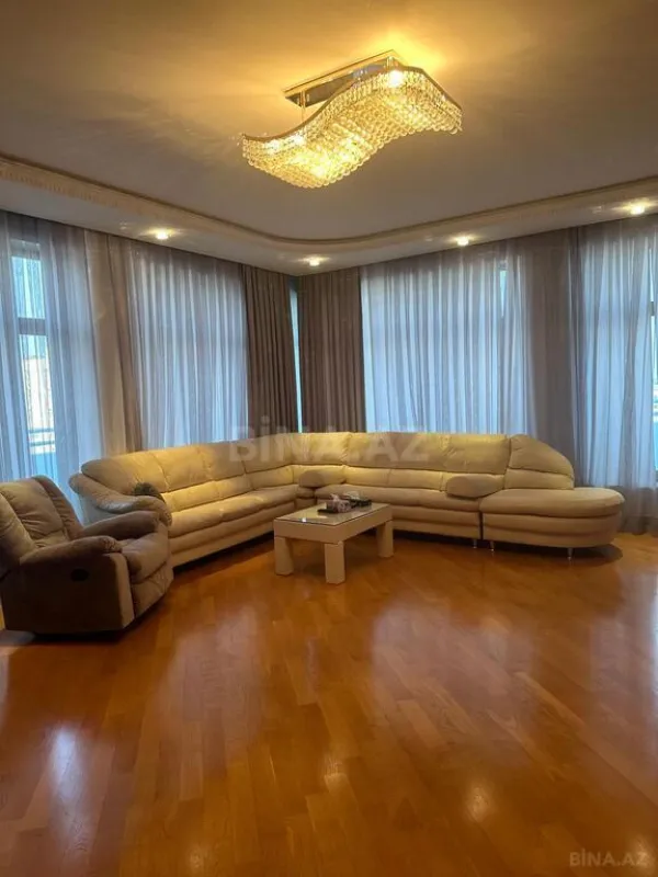 Satılır 4 otaqlı mənzil 235.5 m²
