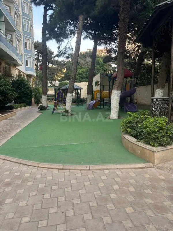 Satılır 4 otaqlı mənzil 235.5 m²