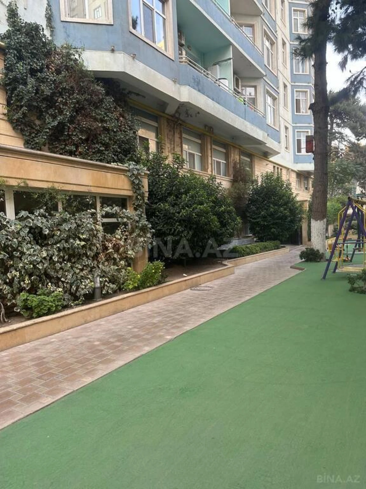Satılır 4 otaqlı mənzil 235.5 m²