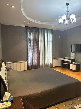 Satılır 4 otaqlı mənzil 235.5 m²