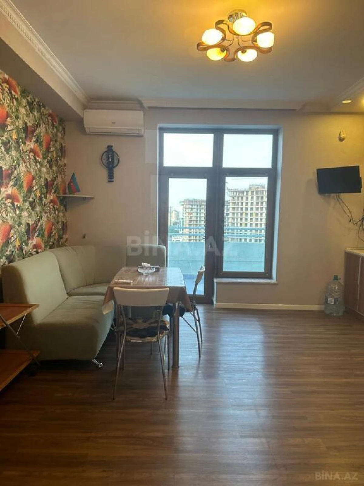 Satılır 4 otaqlı mənzil 235.5 m²