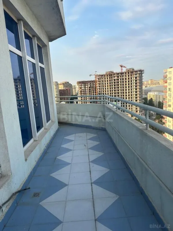 Satılır 4 otaqlı mənzil 235.5 m²