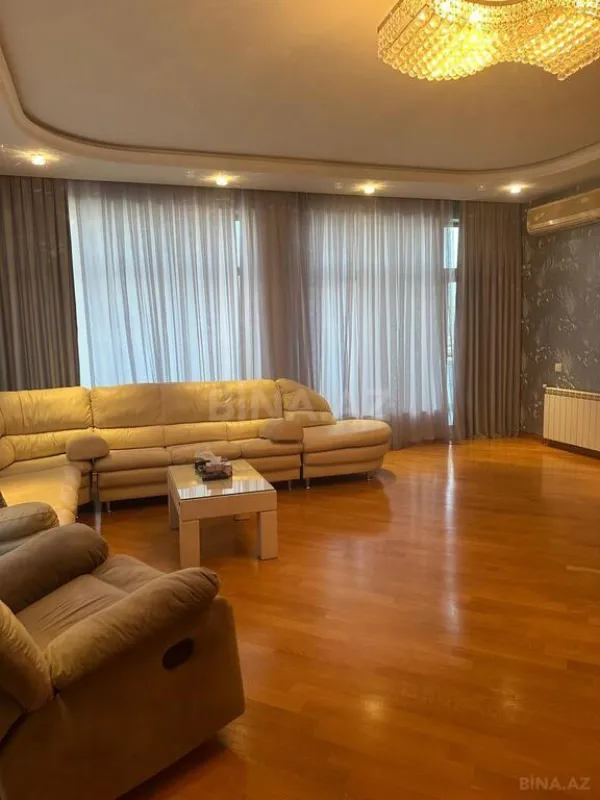 Satılır 4 otaqlı mənzil 235.5 m²