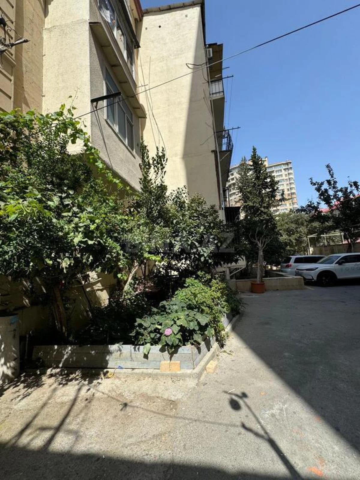 Satılır obyekt 180 m²