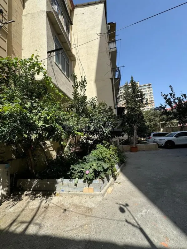 Satılır obyekt 180 m²