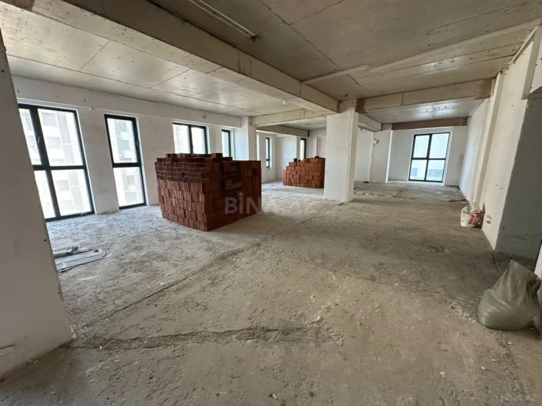 Satılır 4 otaqlı mənzil 163 m²