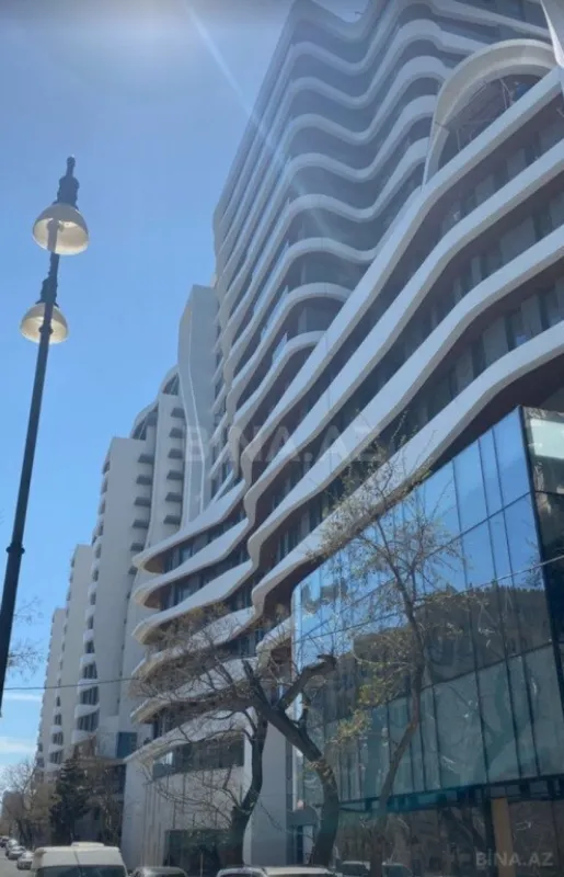 Satılır 4 otaqlı mənzil 163 m²