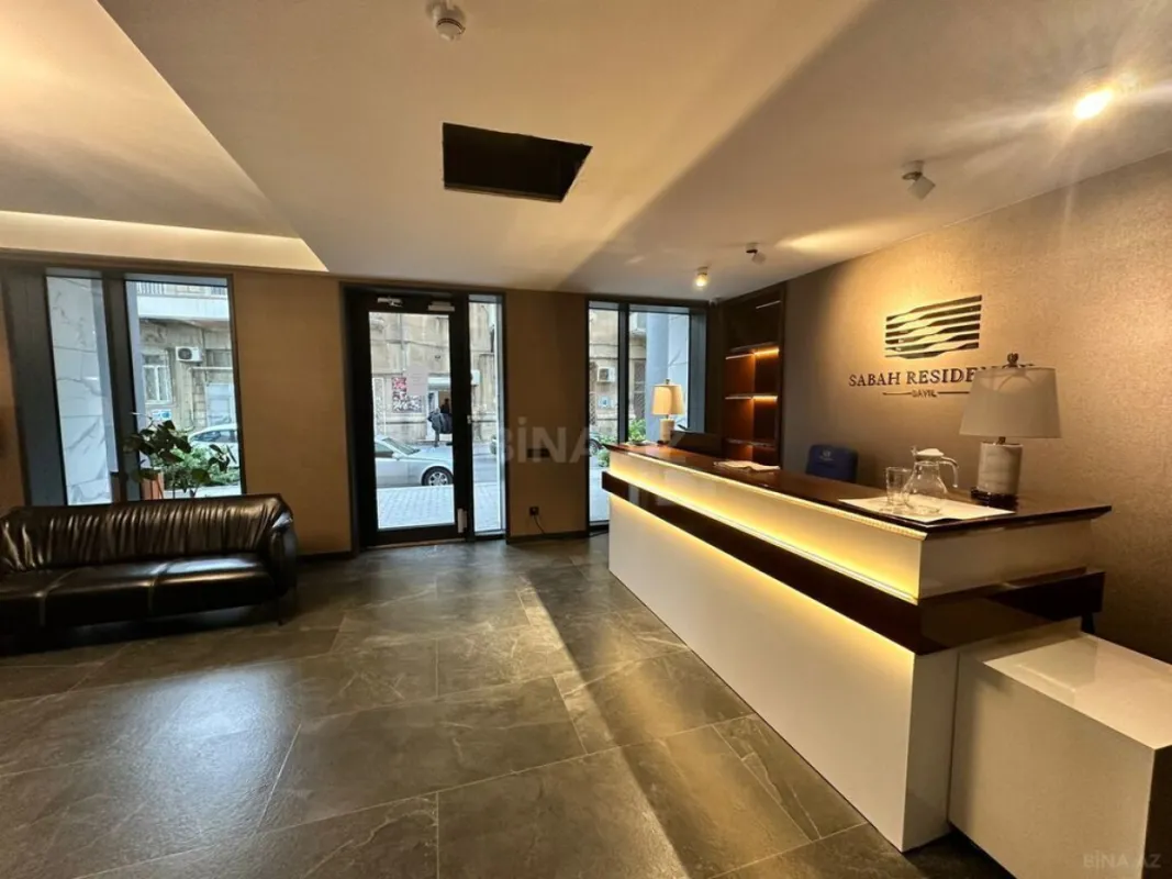 Satılır 4 otaqlı mənzil 163 m²