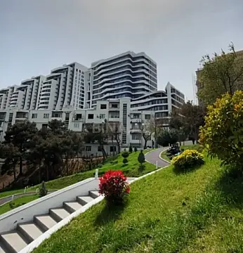 Satılır 4 otaqlı mənzil 163 m²