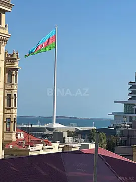 Satılır 4 otaqlı mənzil 163 m²