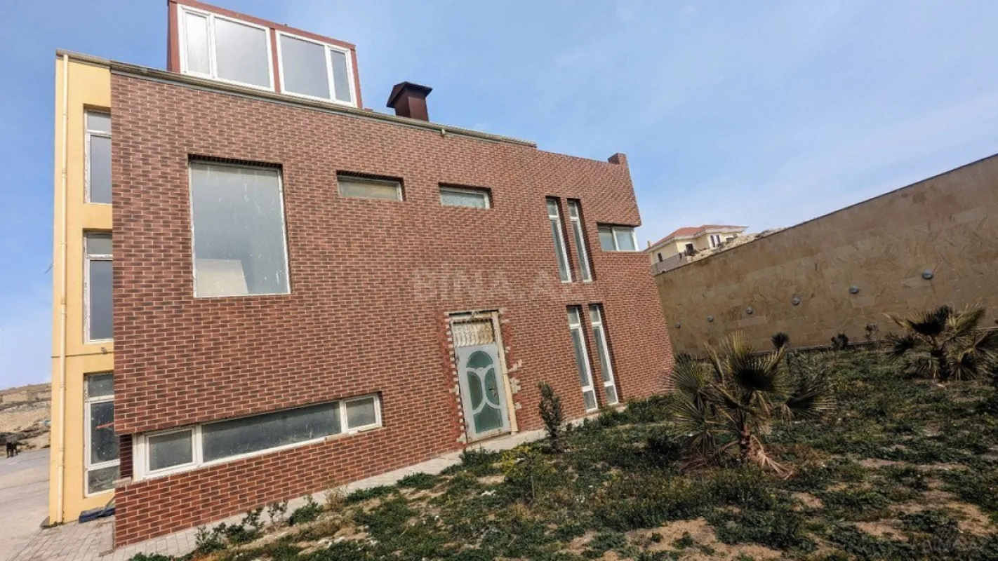 Satılır 7 otaqlı həyət evi 400 m²