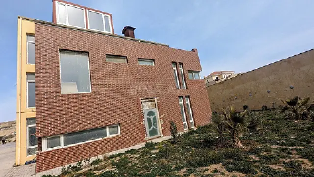 Satılır 7 otaqlı həyət evi 400 m²