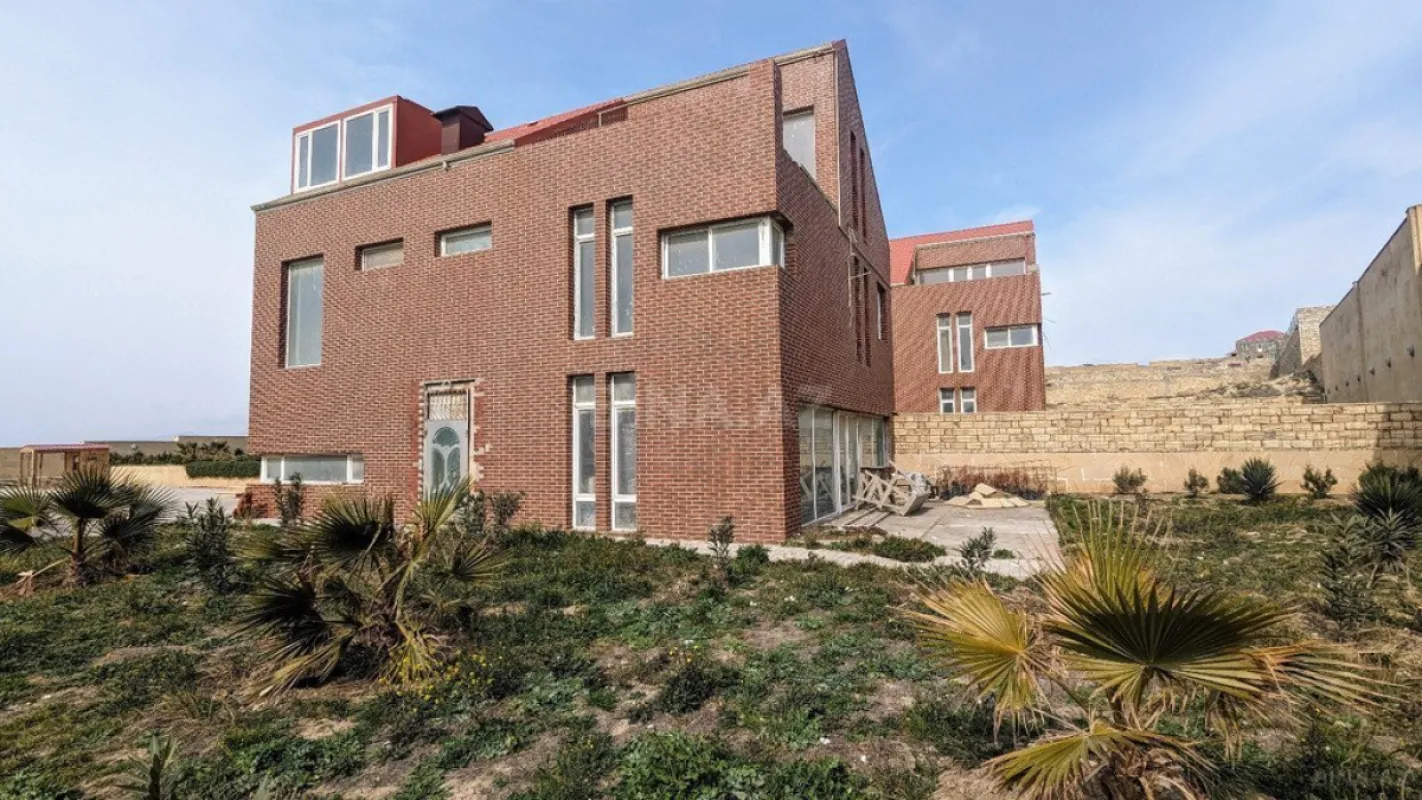 Satılır 7 otaqlı həyət evi 400 m²