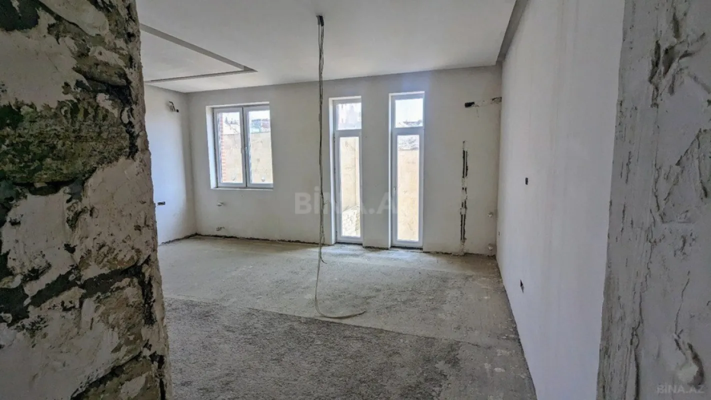 Satılır 7 otaqlı həyət evi 400 m²