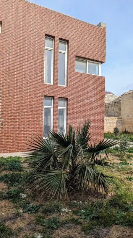 Satılır 7 otaqlı həyət evi 400 m²