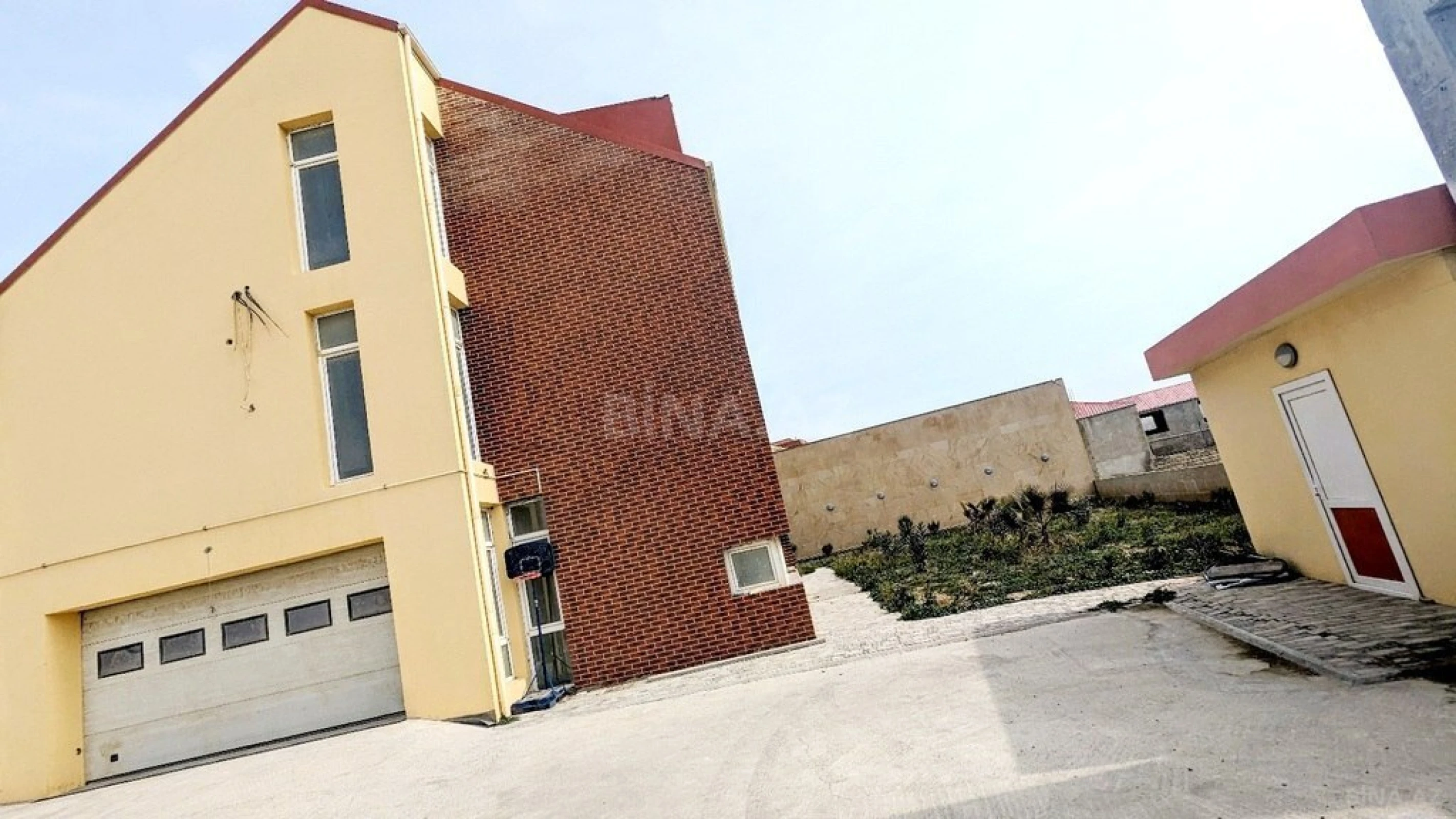 Satılır 7 otaqlı həyət evi 400 m²