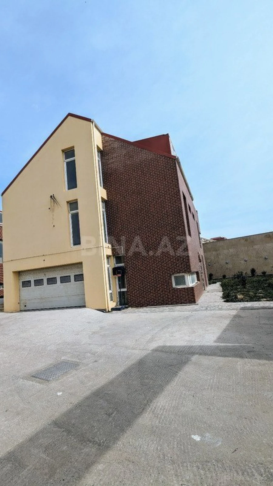 Satılır 7 otaqlı həyət evi 400 m²