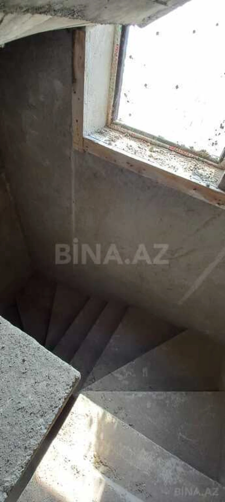 Satılır 5 otaqlı həyət evi 460 m²