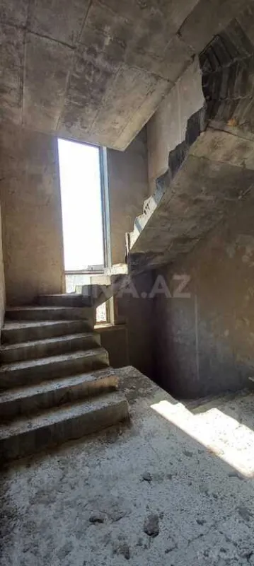 Satılır 5 otaqlı həyət evi 460 m²