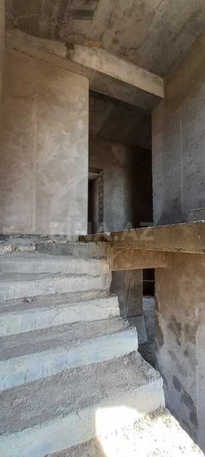 Satılır 5 otaqlı həyət evi 460 m²