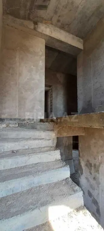 Satılır 5 otaqlı həyət evi 460 m²