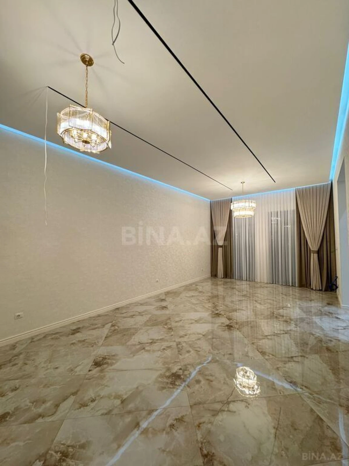 Satılır 5 otaqlı həyət evi 300 m²