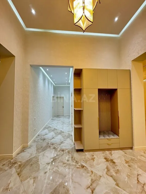 Satılır 5 otaqlı həyət evi 300 m²
