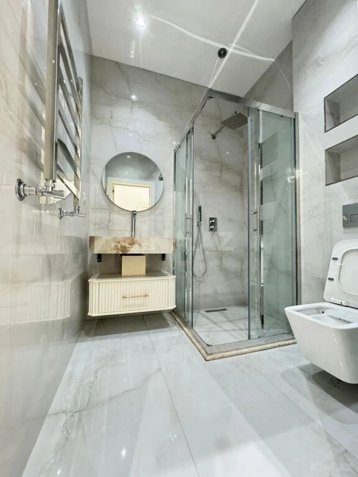 Satılır 5 otaqlı həyət evi 300 m²