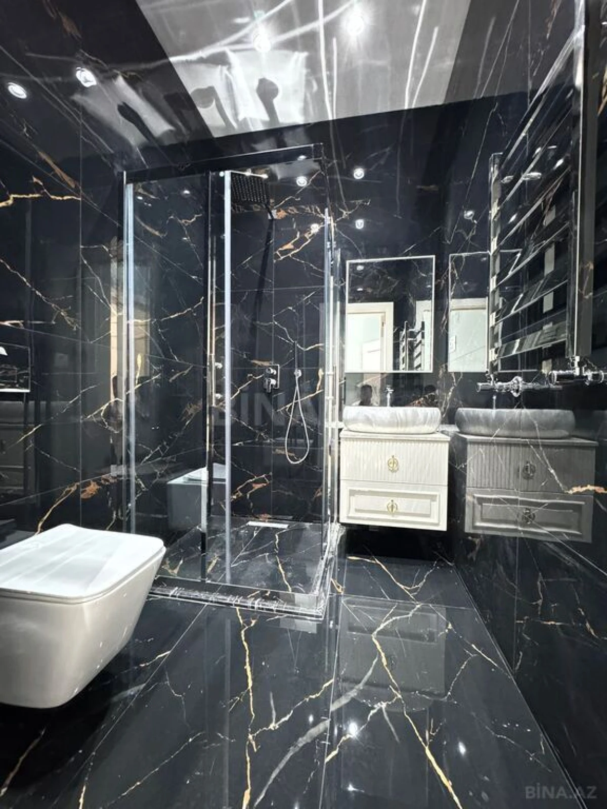 Satılır 5 otaqlı həyət evi 300 m²