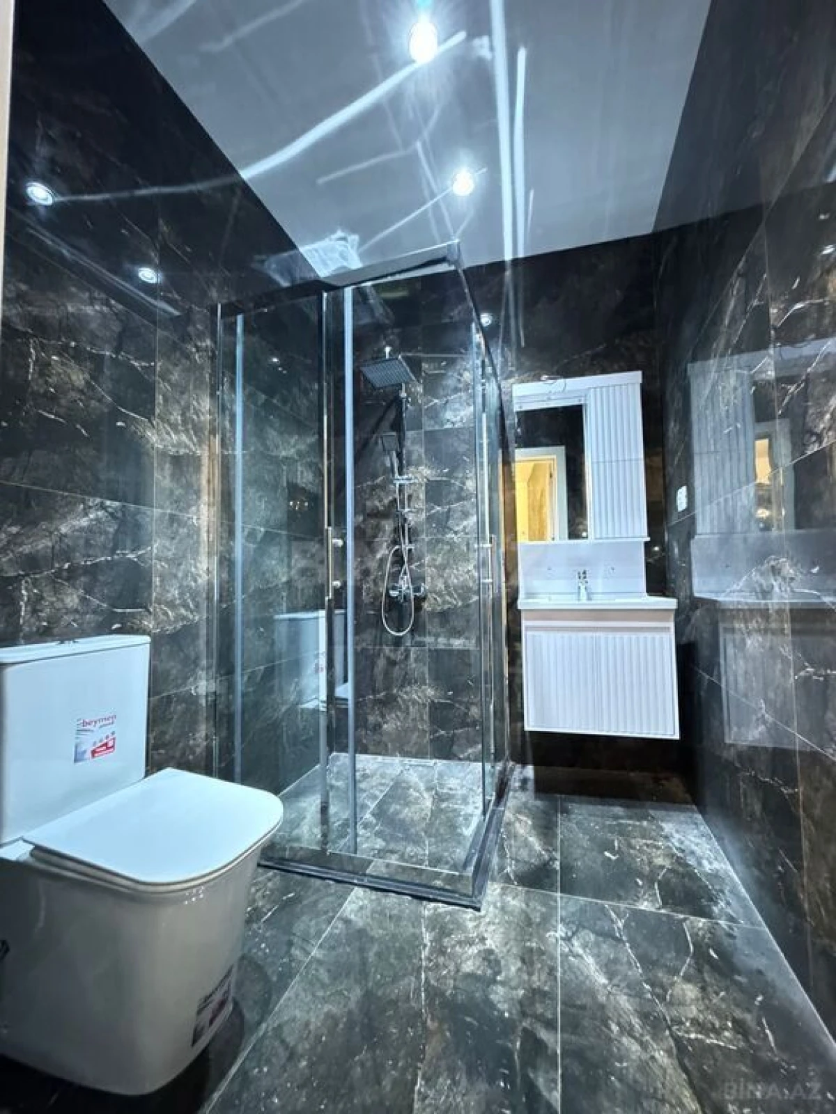 Satılır 5 otaqlı həyət evi 300 m²