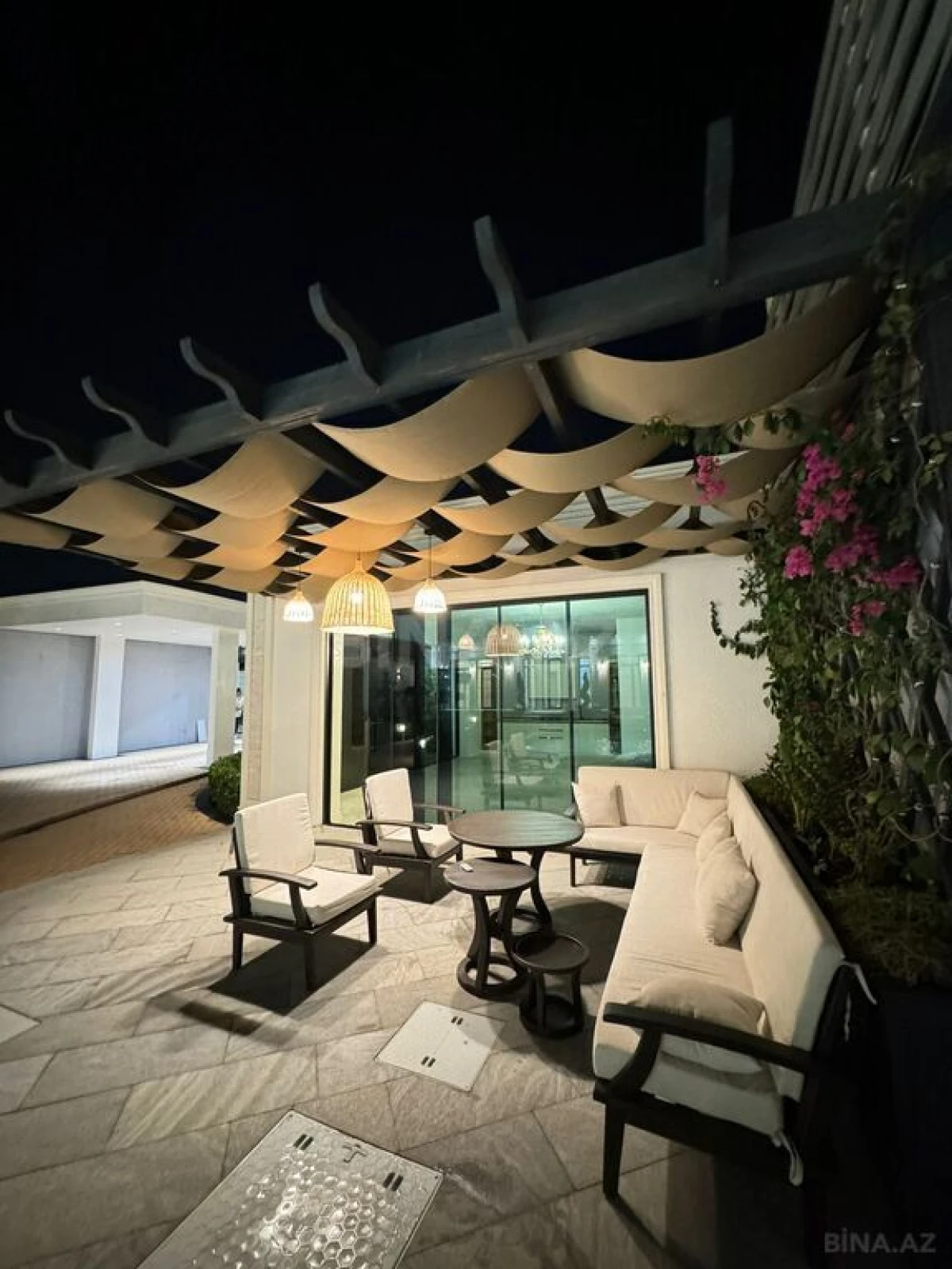 Satılır 5 otaqlı həyət evi 300 m²