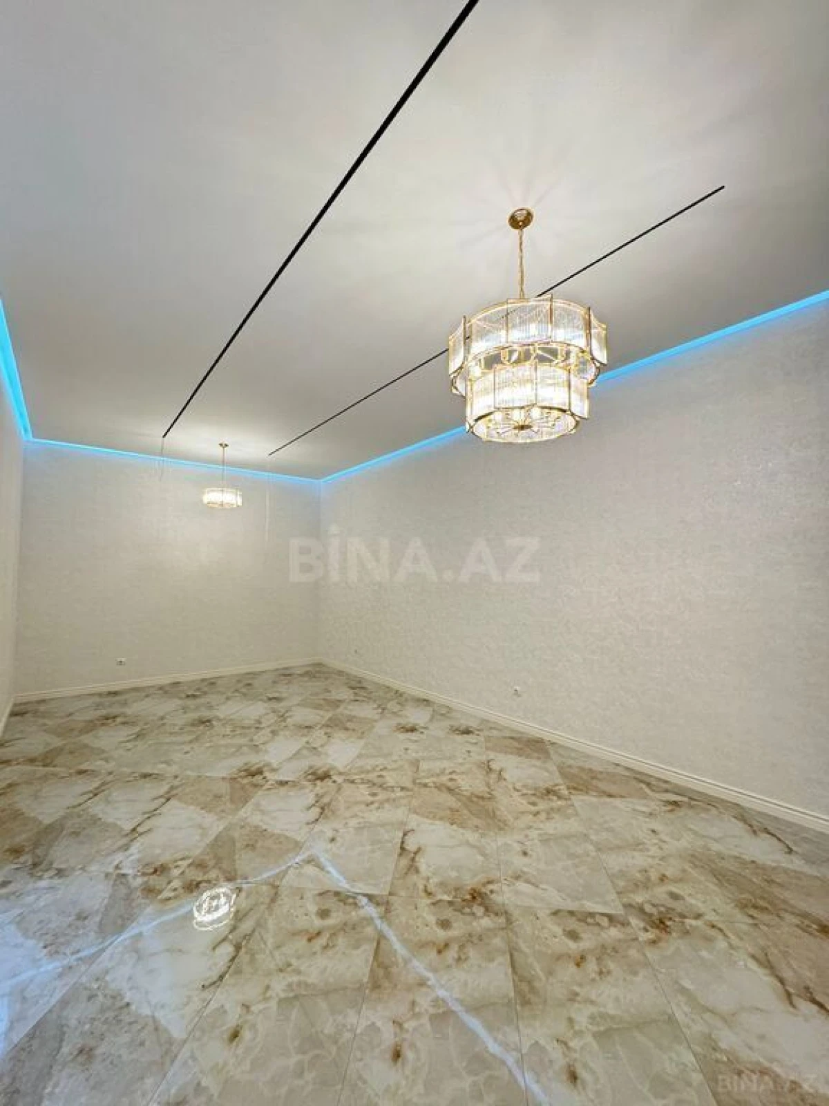Satılır 5 otaqlı həyət evi 300 m²