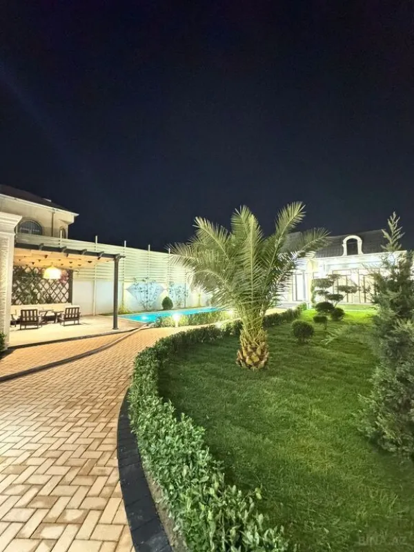 Satılır 5 otaqlı həyət evi 300 m²