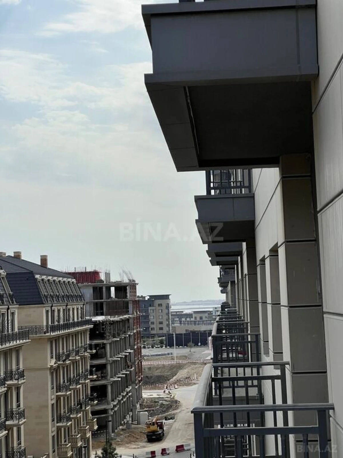 Satılır 2 otaqlı mənzil 105 m²