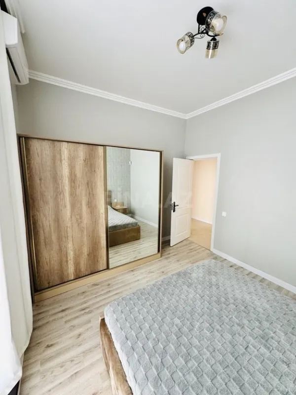 Satılır 5 otaqlı həyət evi 250 m²
