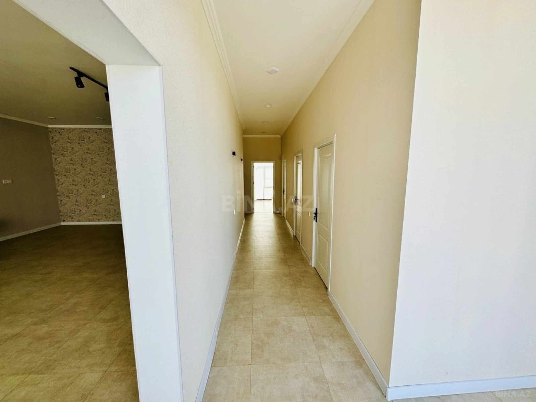 Satılır 5 otaqlı həyət evi 250 m²