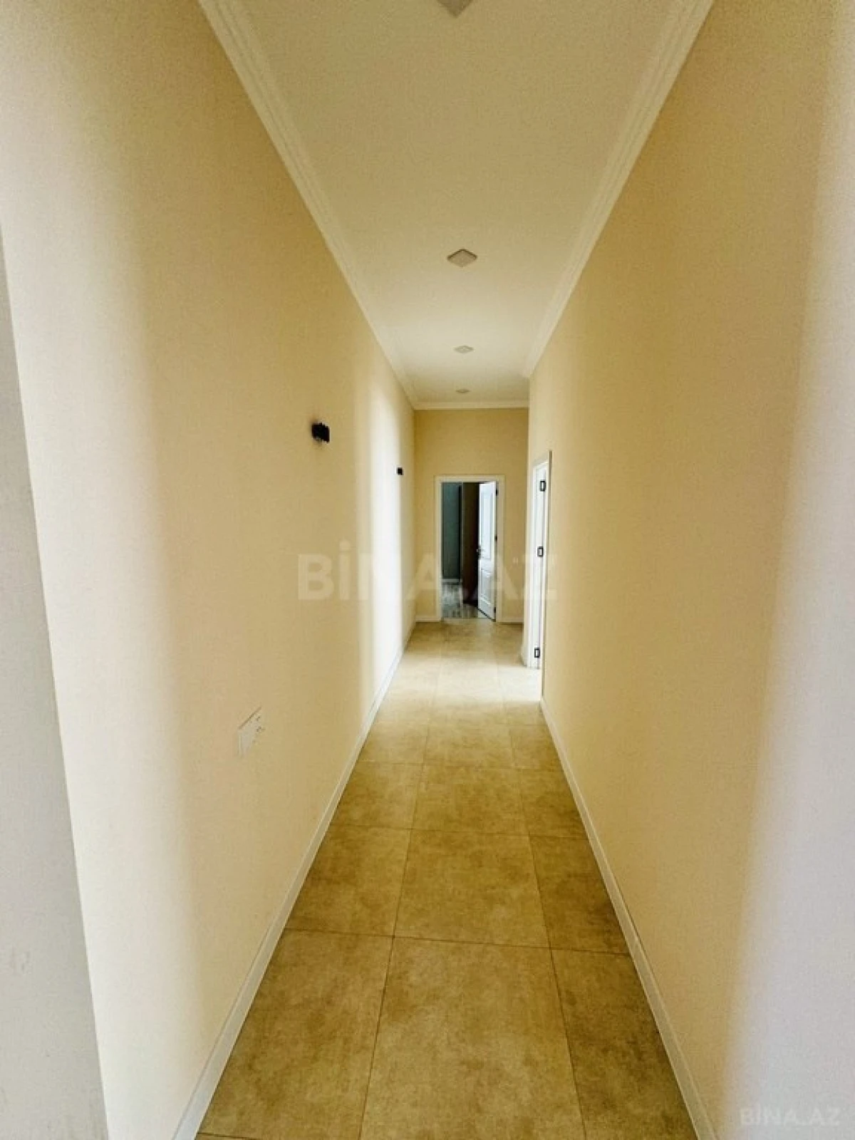 Satılır 5 otaqlı həyət evi 250 m²
