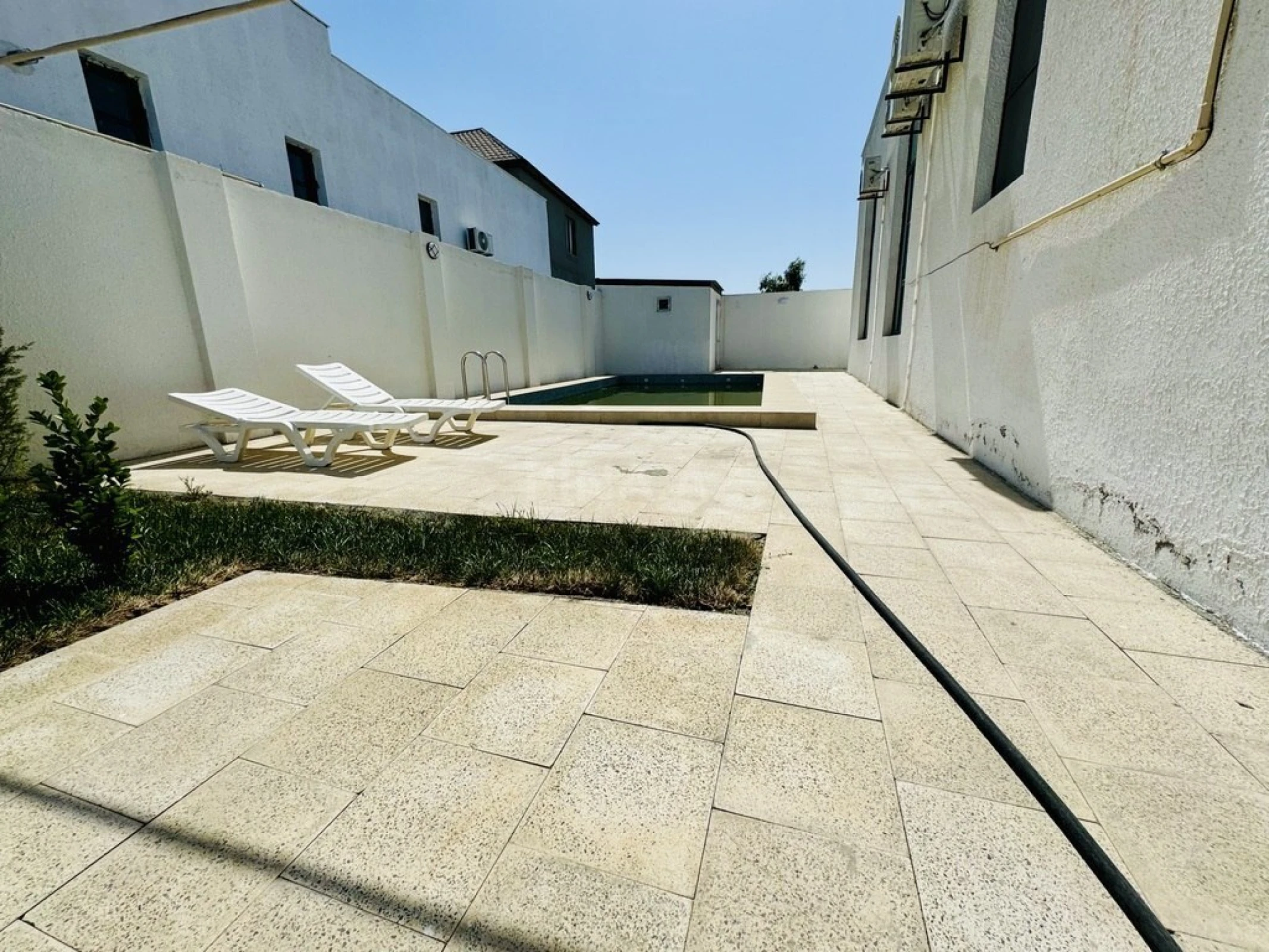 Satılır 5 otaqlı həyət evi 250 m²