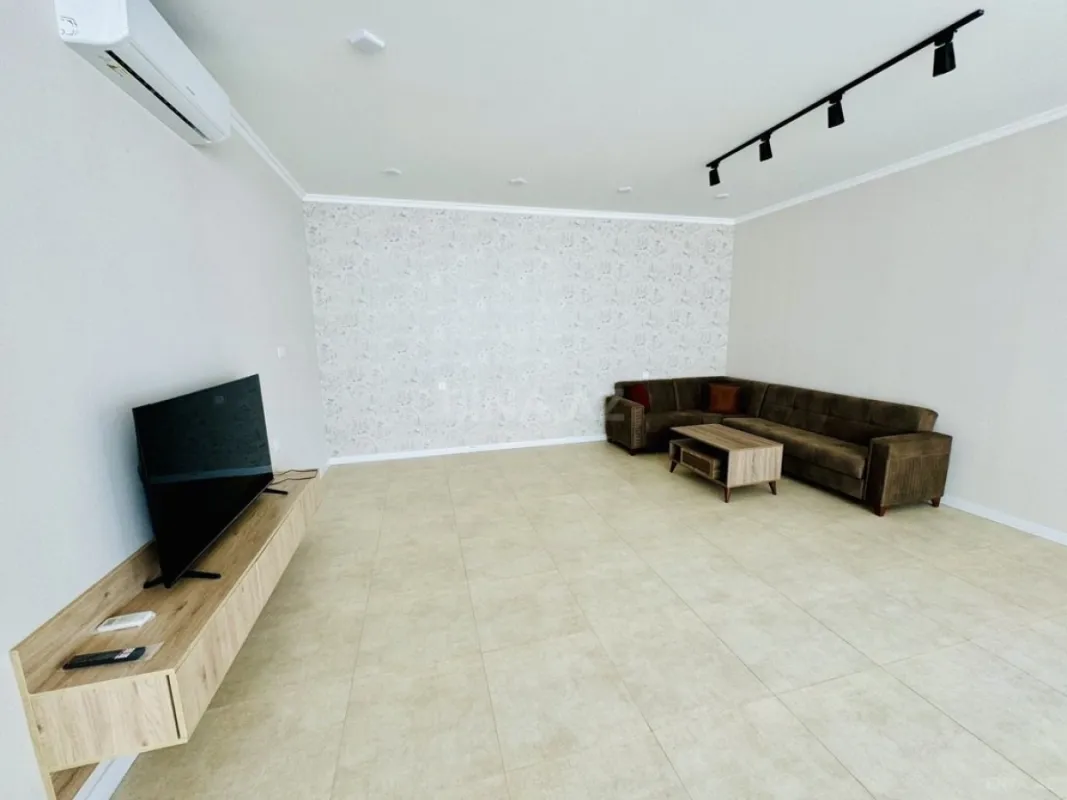 Satılır 5 otaqlı həyət evi 250 m²