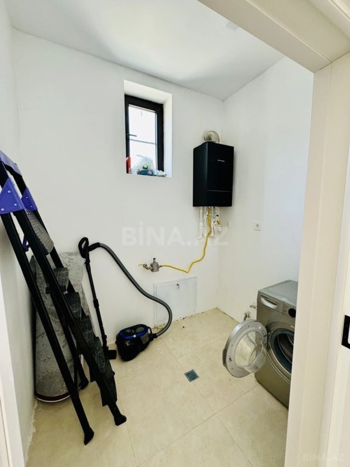 Satılır 5 otaqlı həyət evi 250 m²