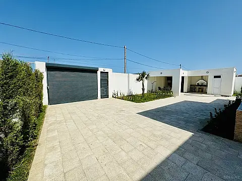 Satılır 5 otaqlı həyət evi 250 m²