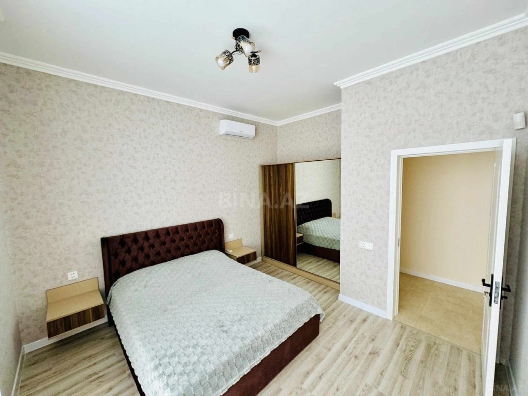 Satılır 5 otaqlı həyət evi 250 m²