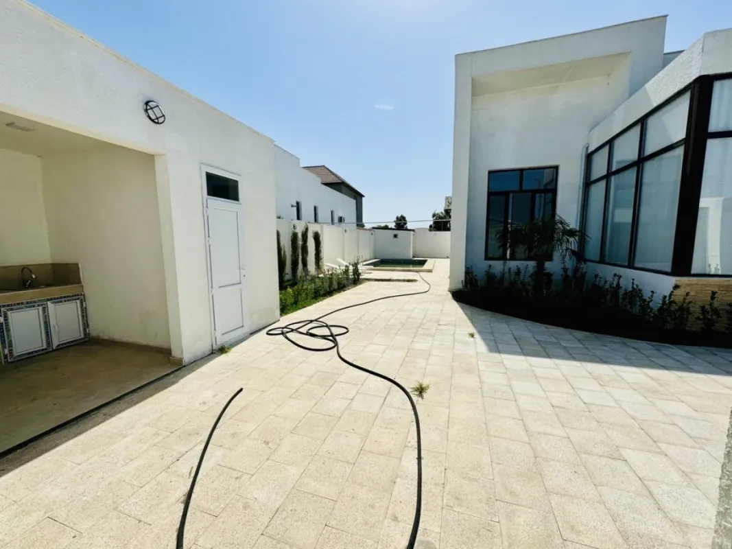 Satılır 5 otaqlı həyət evi 250 m²