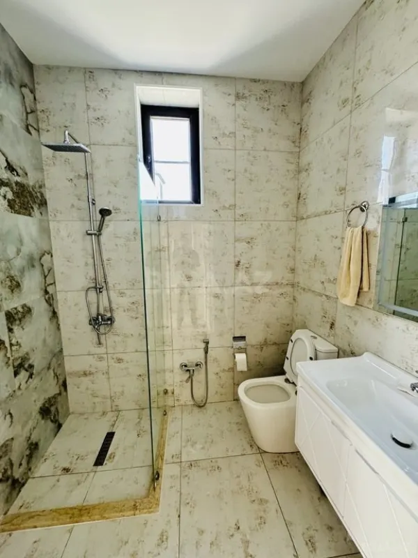 Satılır 5 otaqlı həyət evi 250 m²