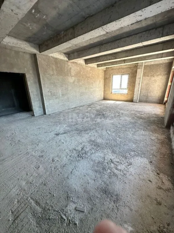 Satılır 6 otaqlı mənzil 324 m²